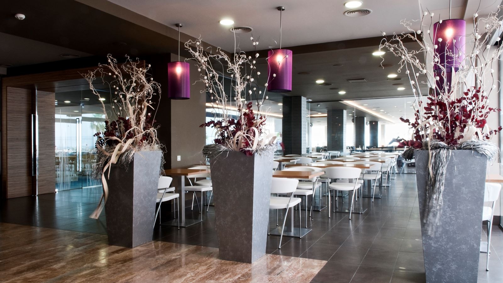 bars-augustus-cafeteria