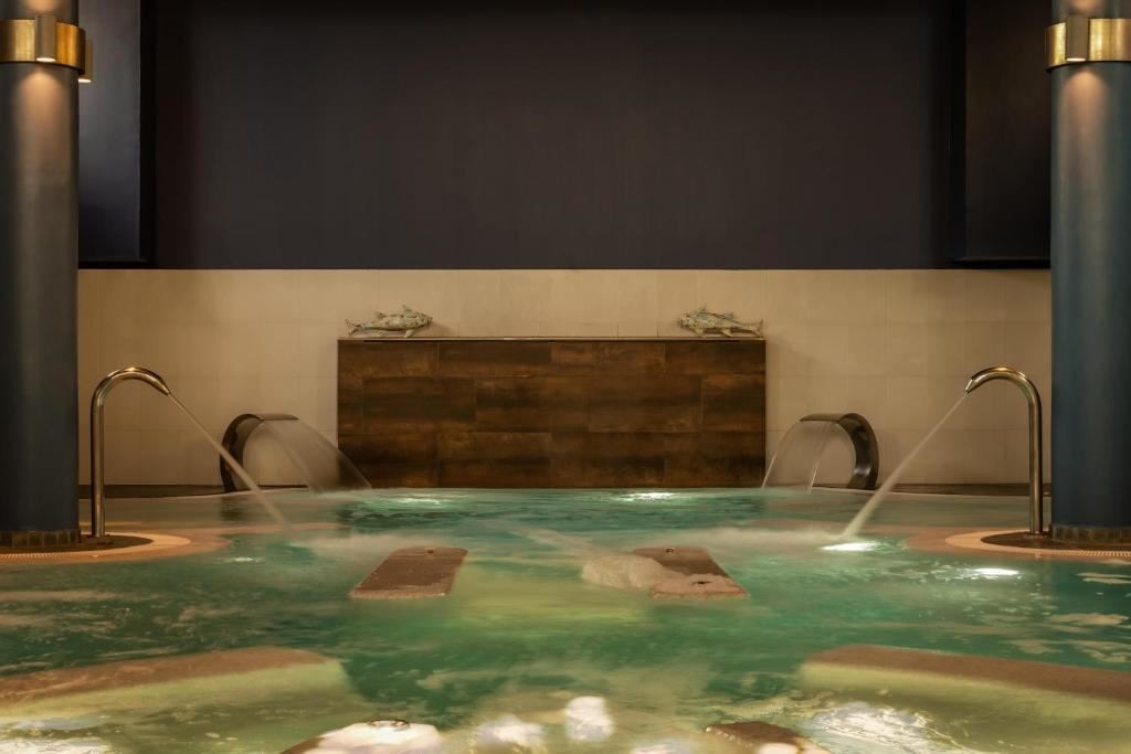 pools-indoor-pool