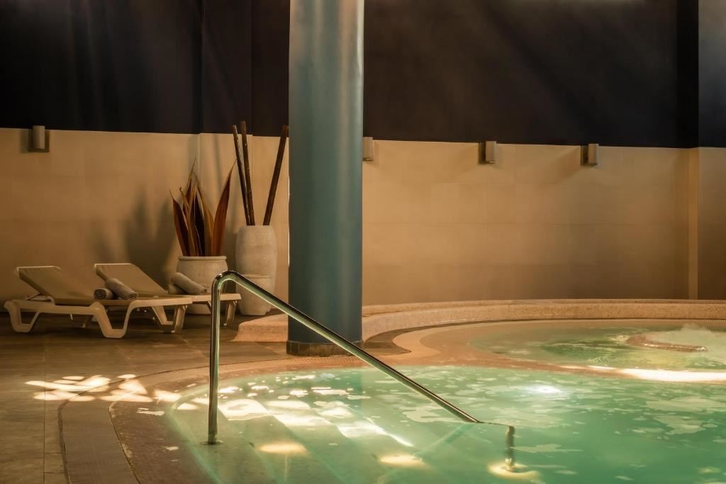 pools-indoor-pool