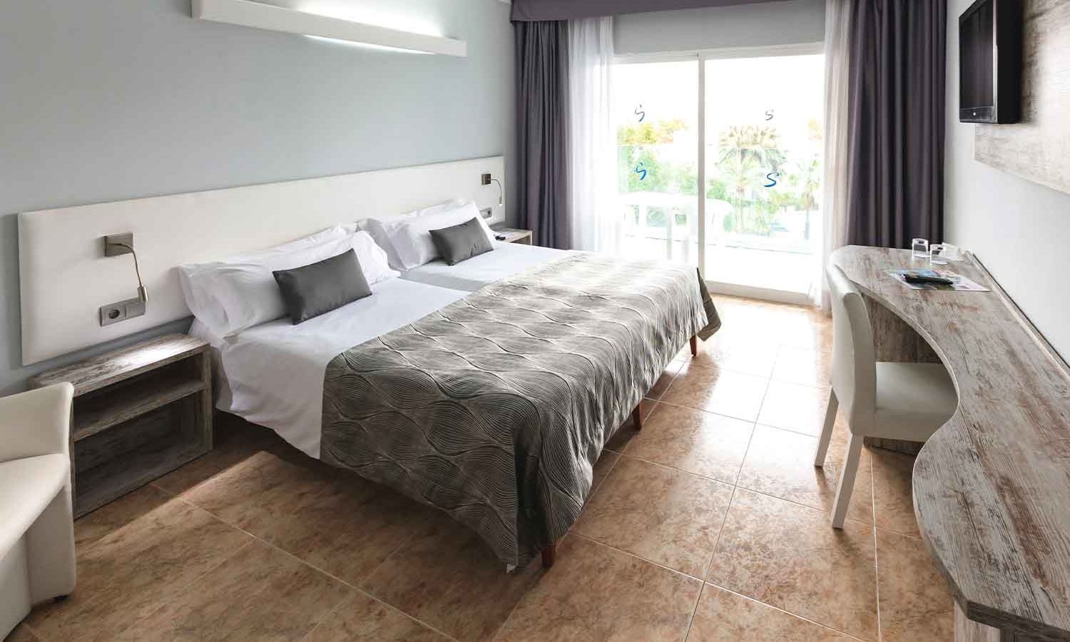 rooms-double-sea-view-with-balcony-or-terrace