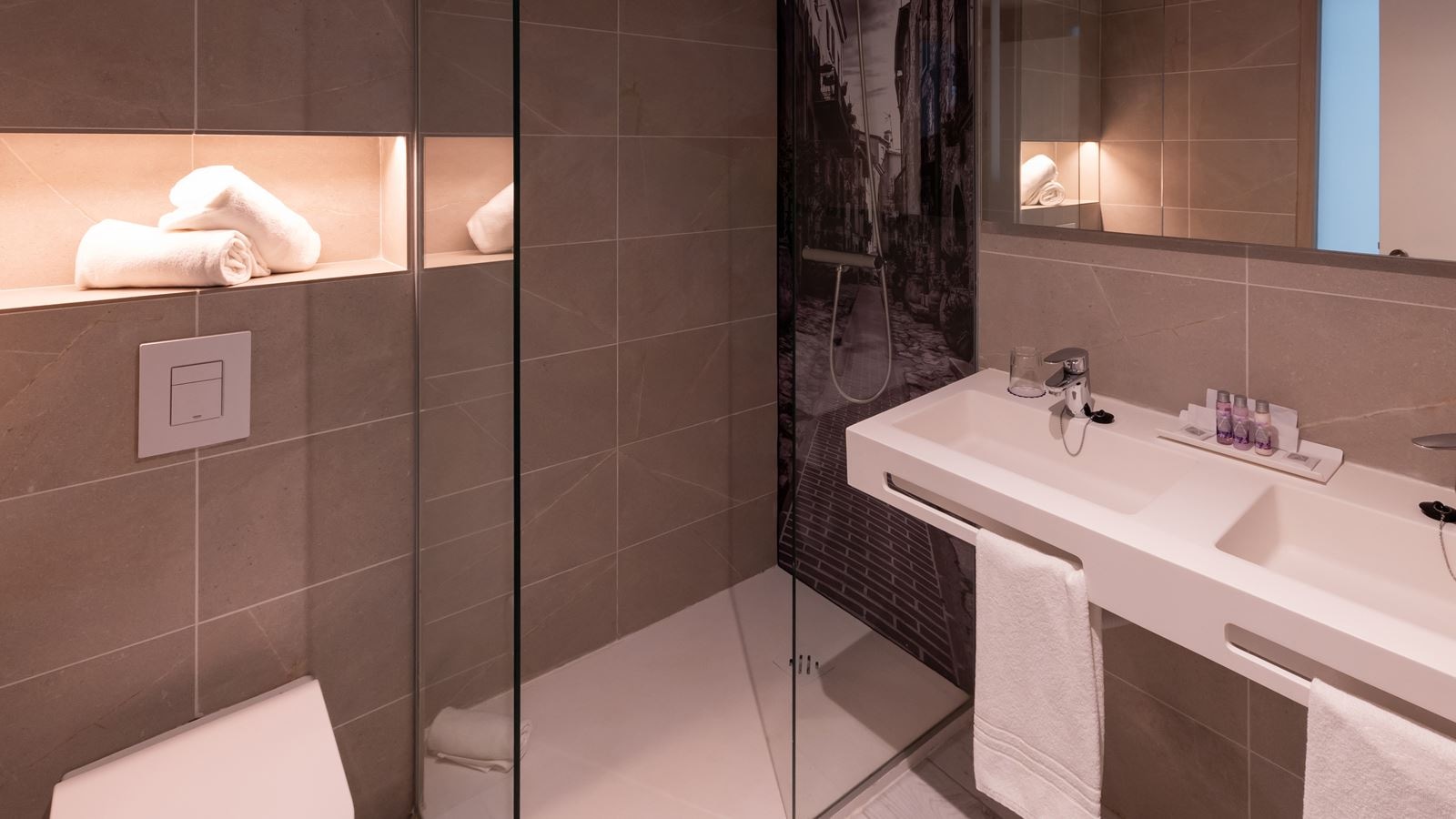 rooms-twin-room-with-balcony-or-terrace