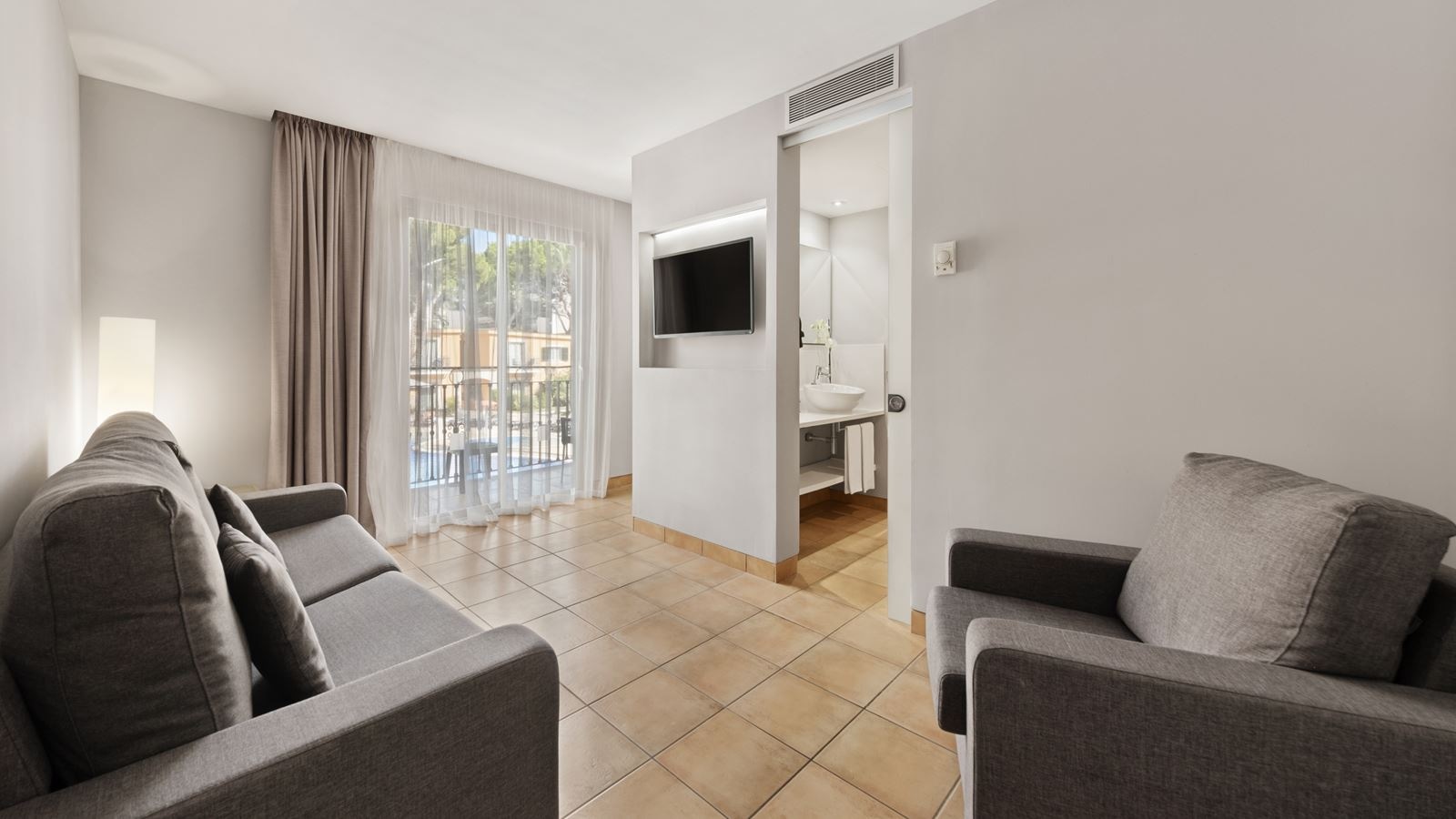 rooms-deluxe-balcony-or-terrace