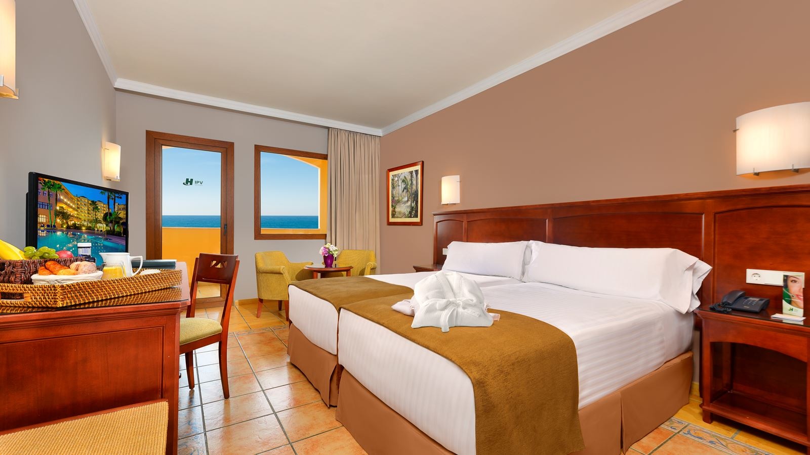 rooms-family-room-sea-view