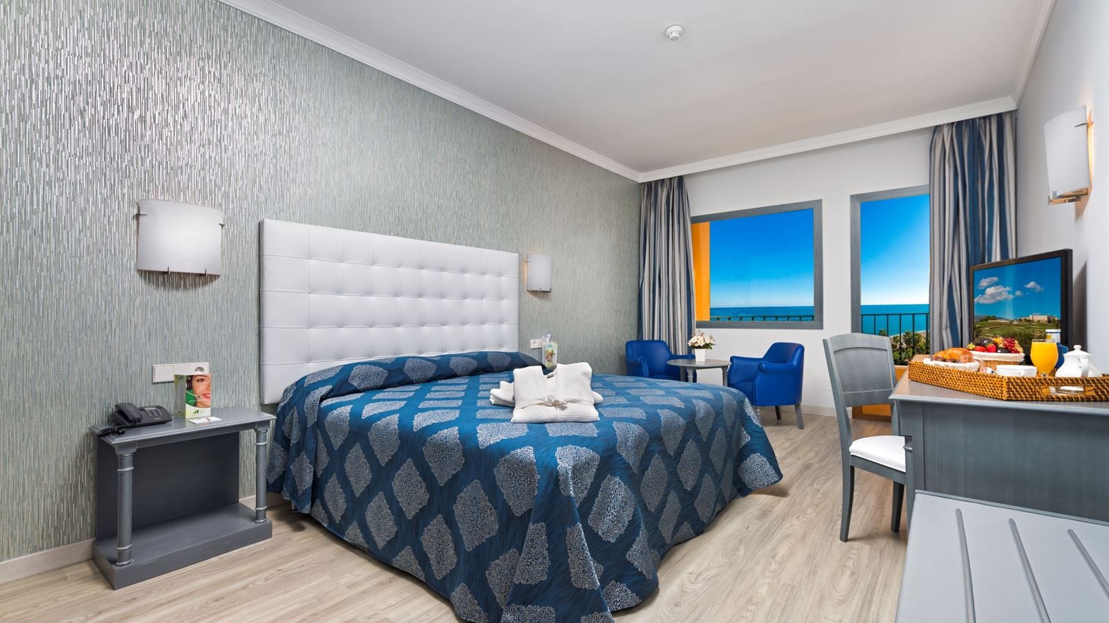 rooms-family-room-sea-view