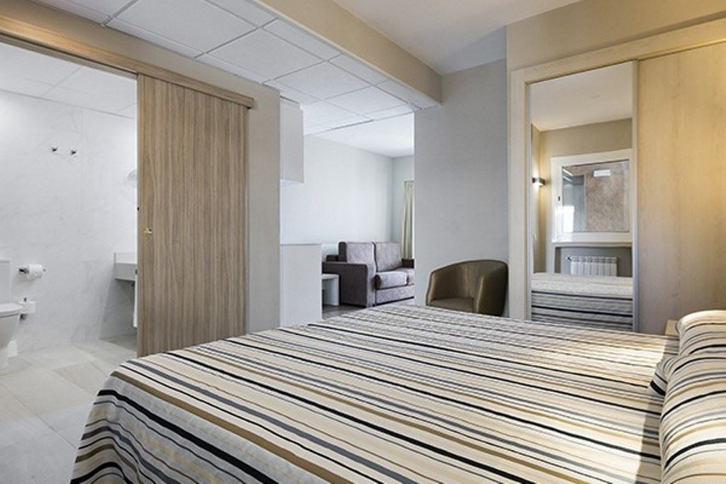 rooms-studio-balcony-or-terrace