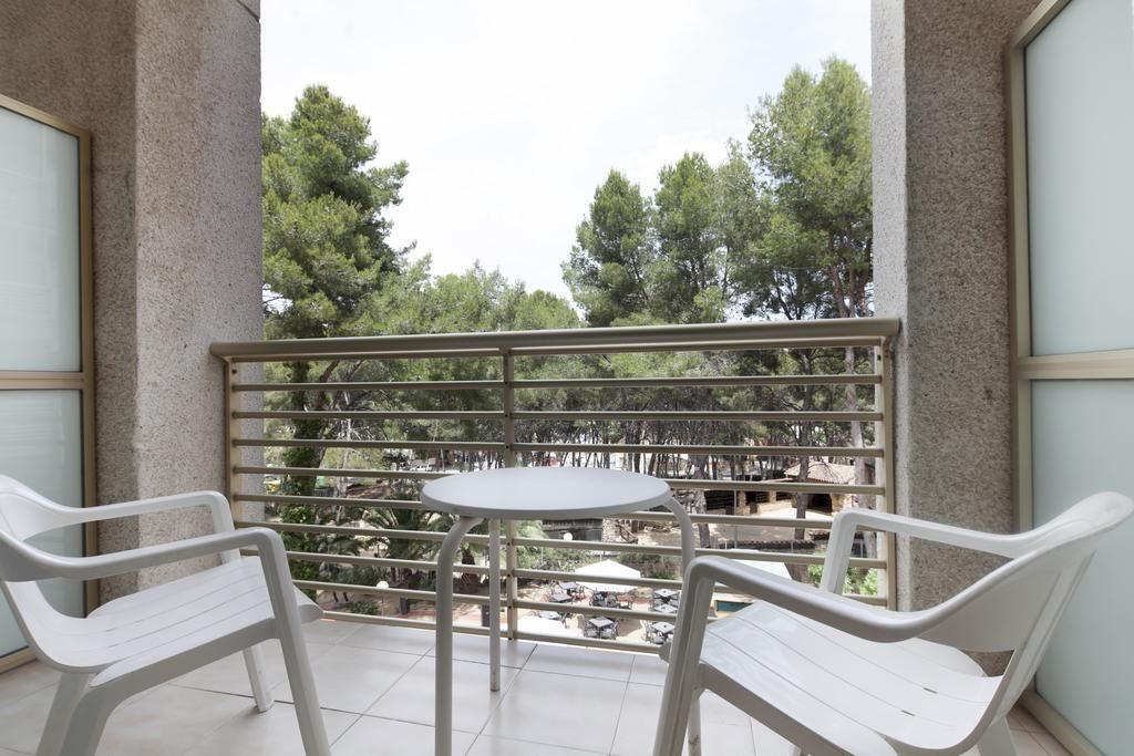 rooms-room-standard-balcony-or-terrace