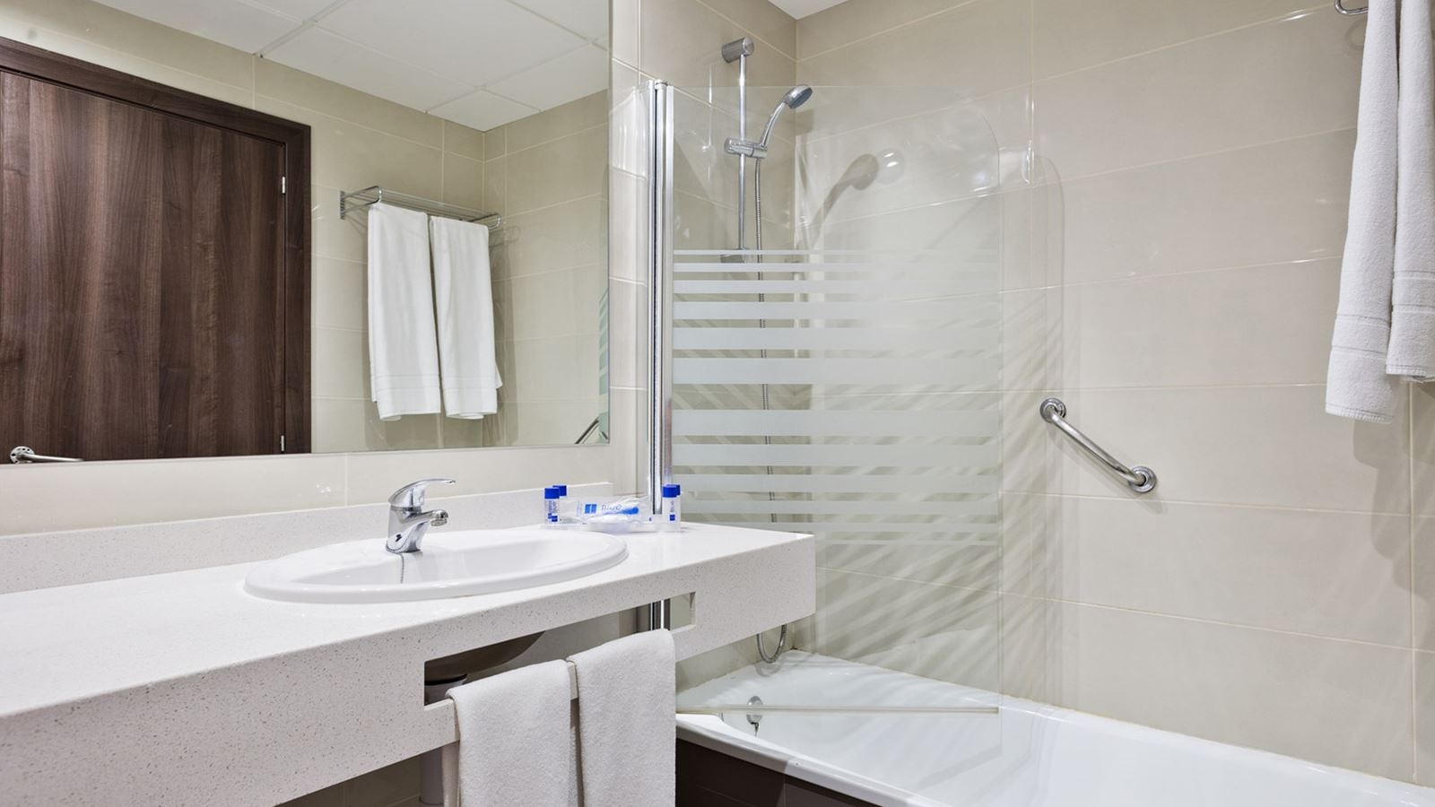 rooms-room-single-balcony-or-terrace