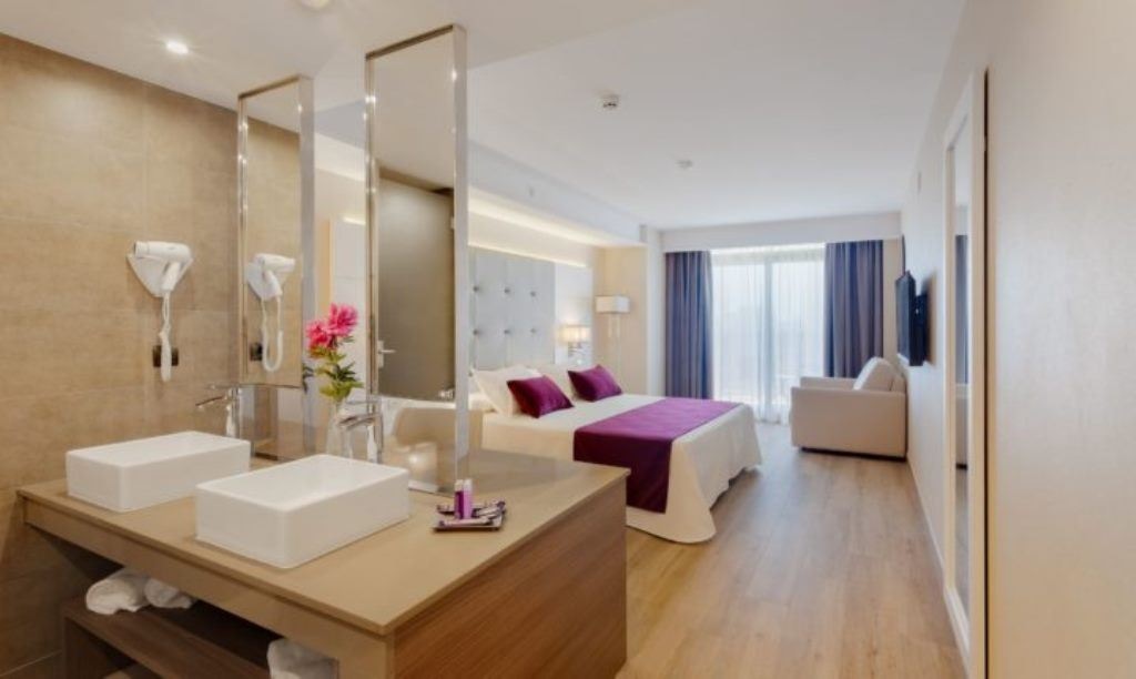 rooms-superior-balcony-or-terrace