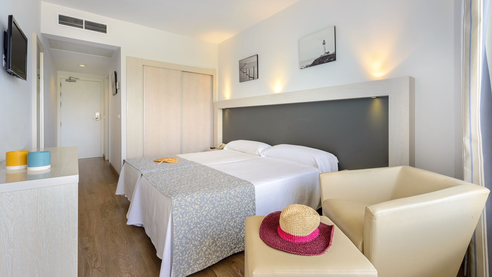 rooms-twin-sea-view-extra-bed-balcony