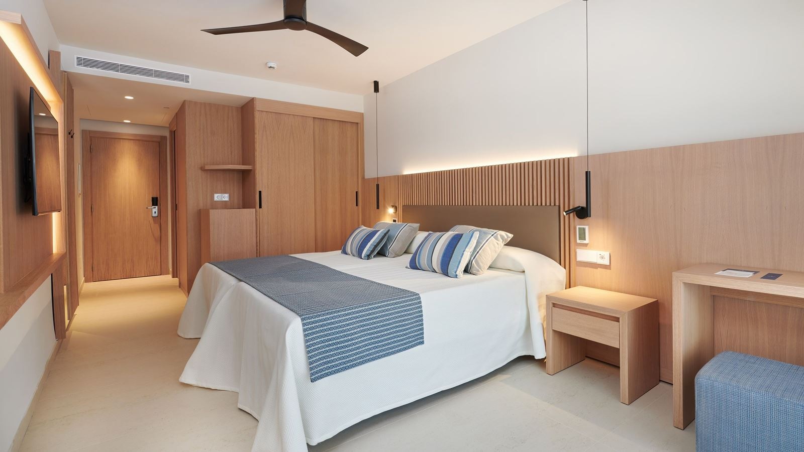 rooms-double-room-balcony-or-terrace