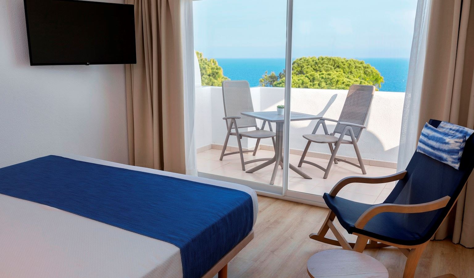 rooms-double-superior-sea-view-balcony-or-terrace