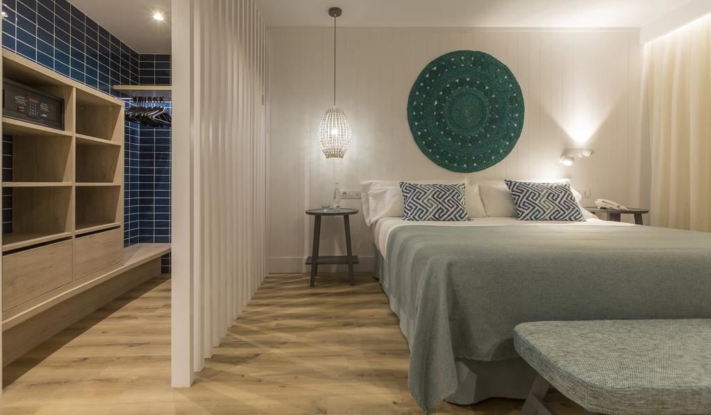 rooms-suite-mediterranean-pool-view