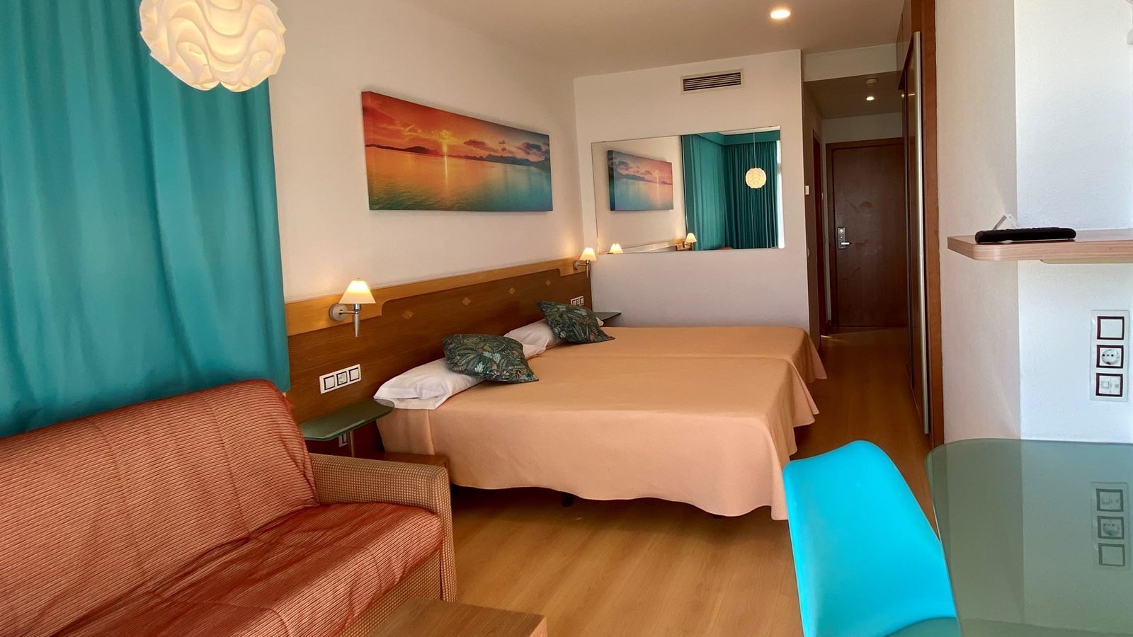 rooms-double-standard-confort-room-balcony-or-terrace