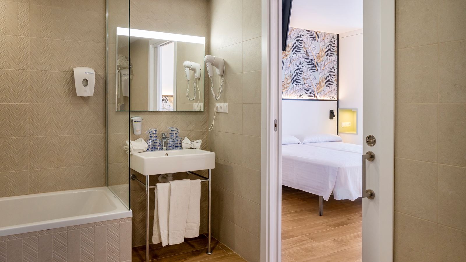 rooms-family-room-standard-balcony-or-terrace