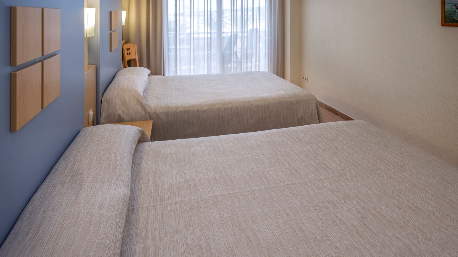 rooms-quadruple-standard-room