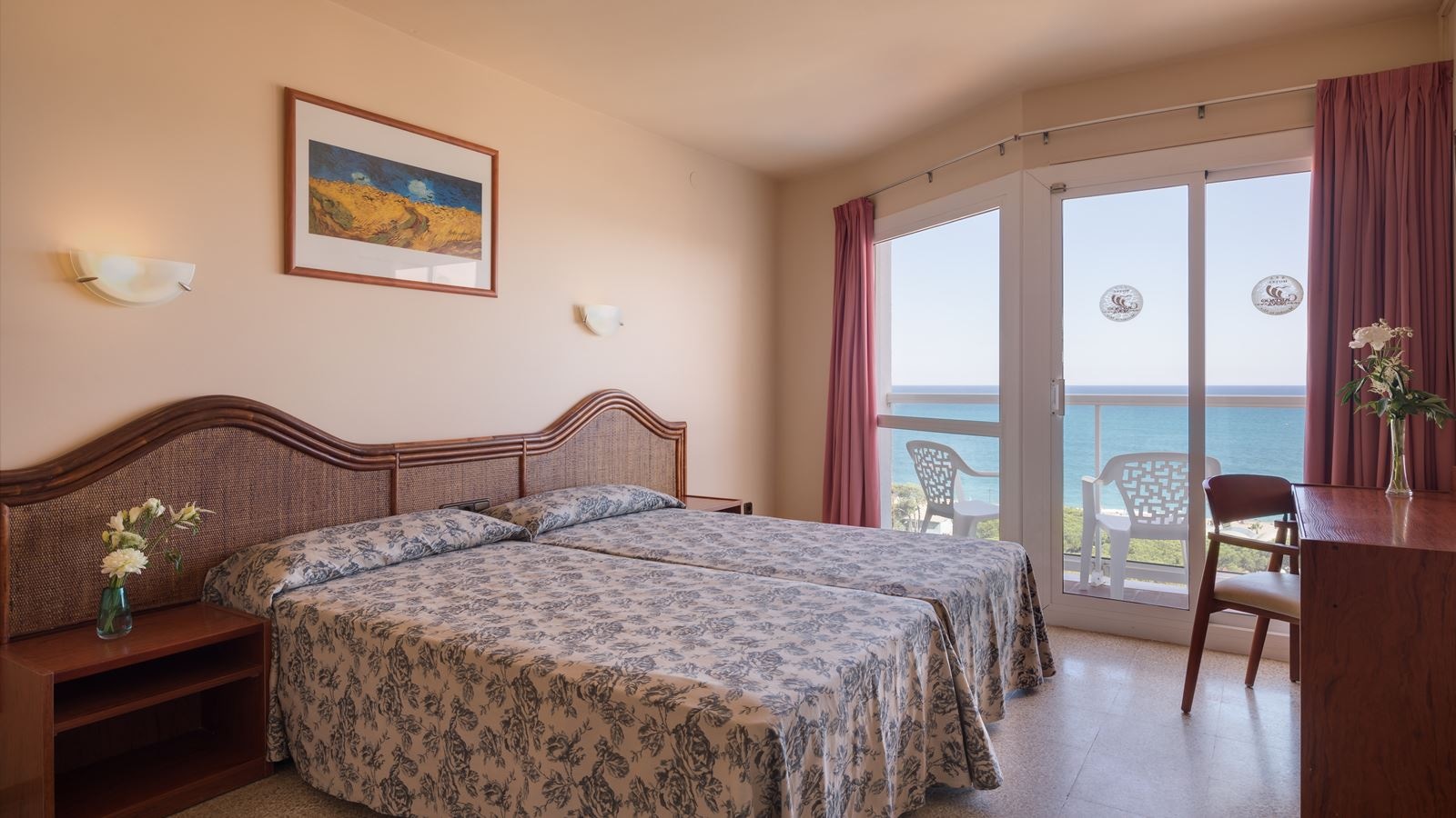 rooms-double-room-balcony-or-terrace