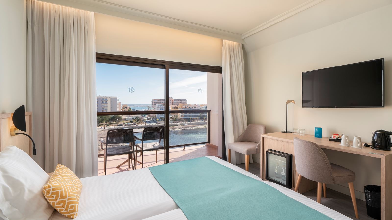 rooms-double-pool--seaview-wth-balcony-former-dbl-superior-seaview