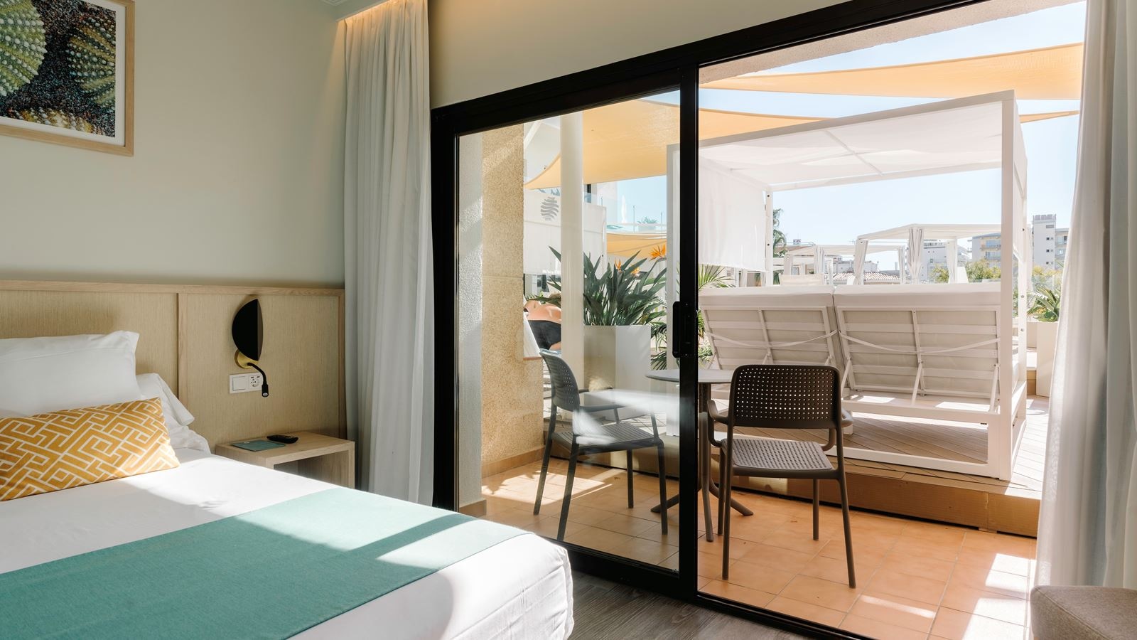 rooms-my-favorite-club-double-premium-with-bali-bed