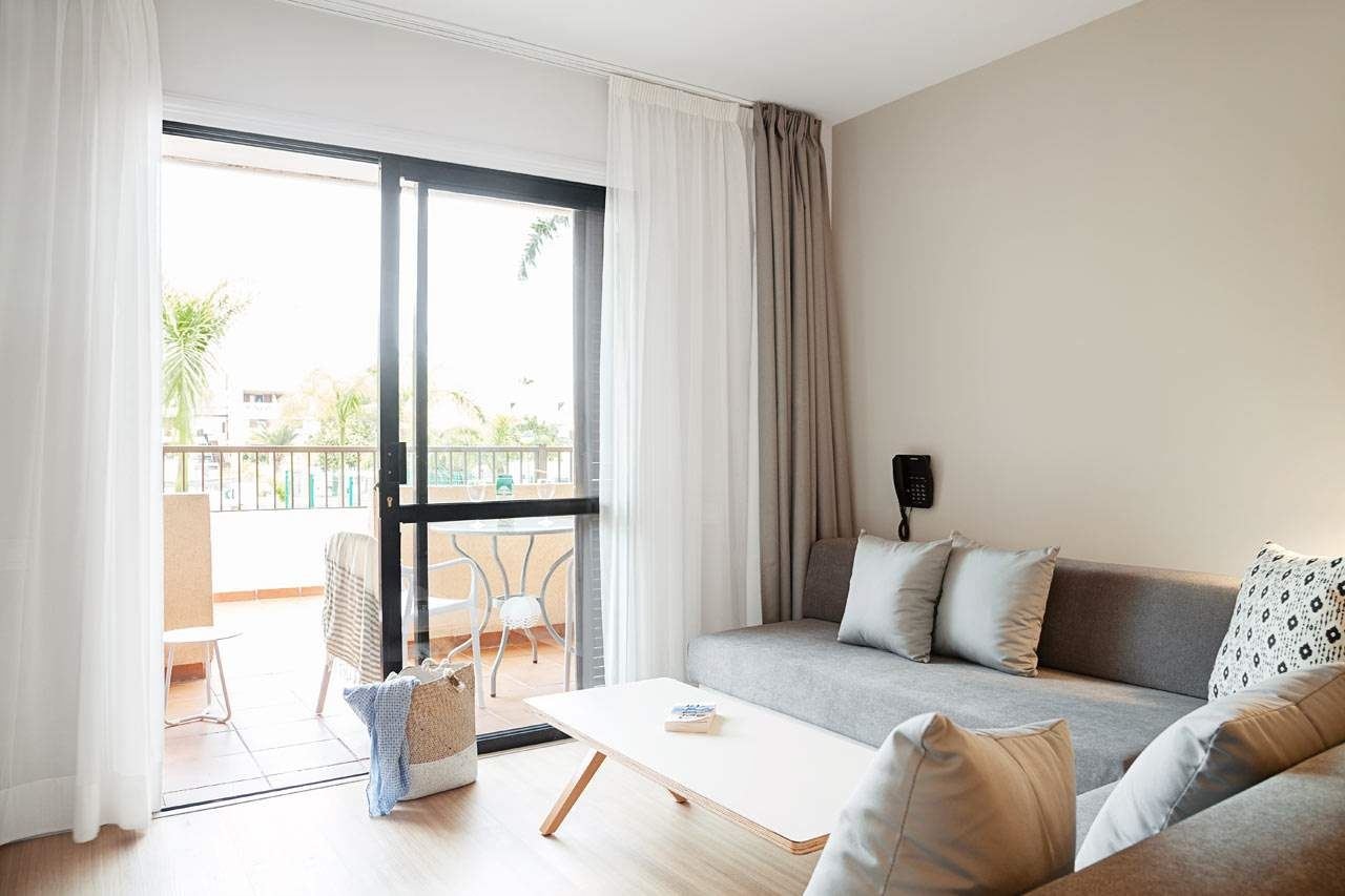 rooms-2-bedroom-superior-apartment-sea-view-balcony-or-terrace