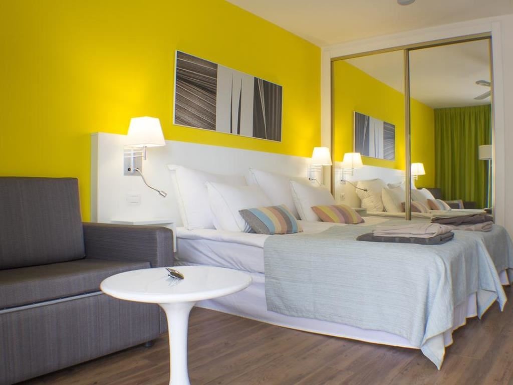 rooms-studio-pool-view