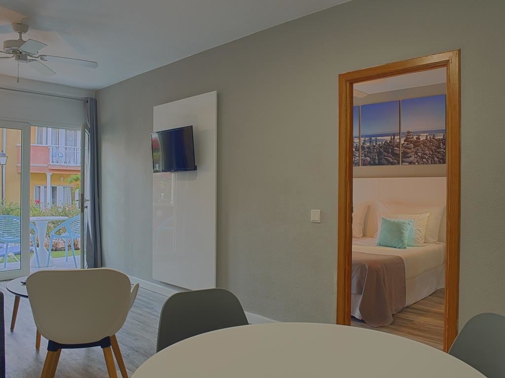 rooms-1-bedroom-apartment-private-garden