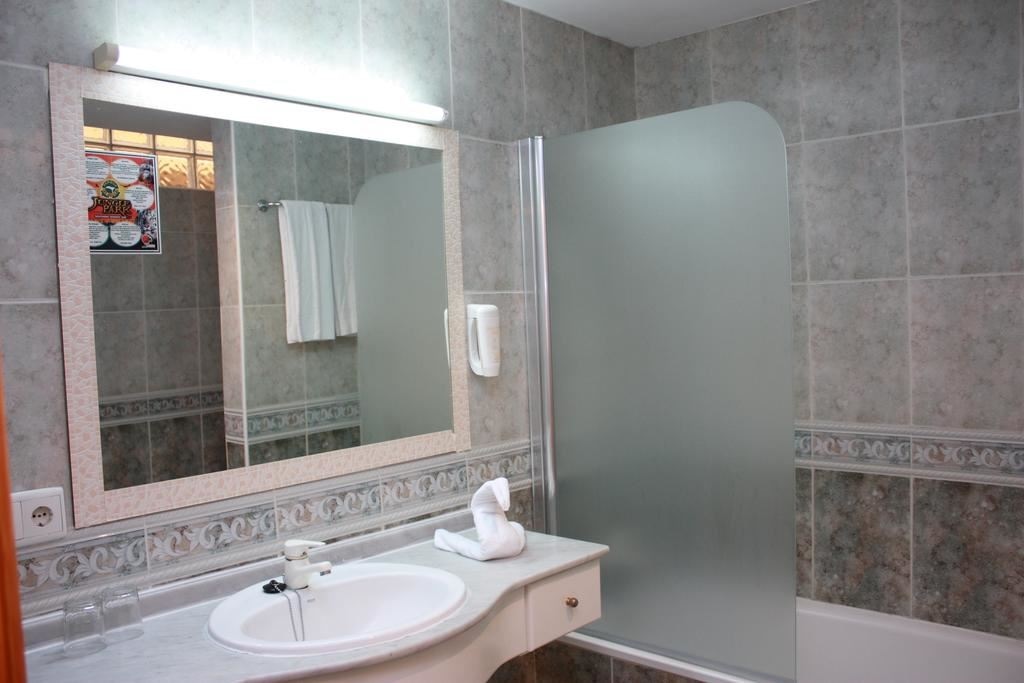 rooms-1-bedroom-apartment-private-garden