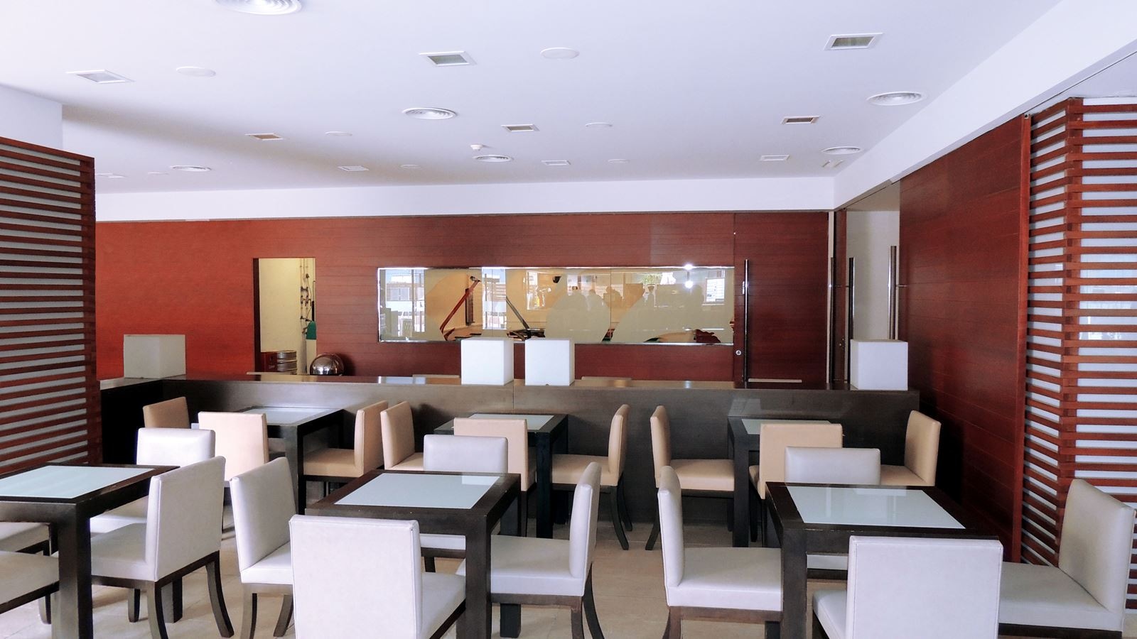 bars-cesar-augustus-cafeteria