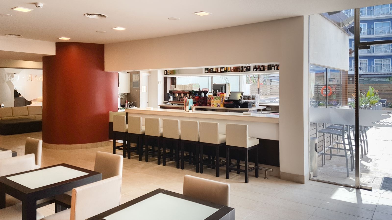 bars-cesar-augustus-cafeteria