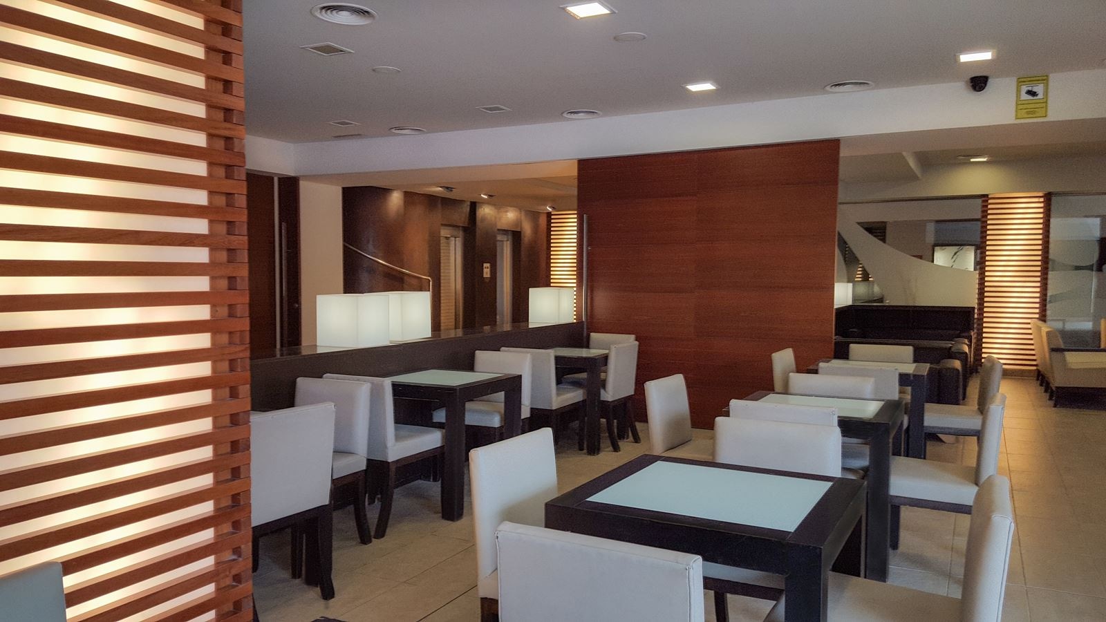 bars-cesar-augustus-cafeteria