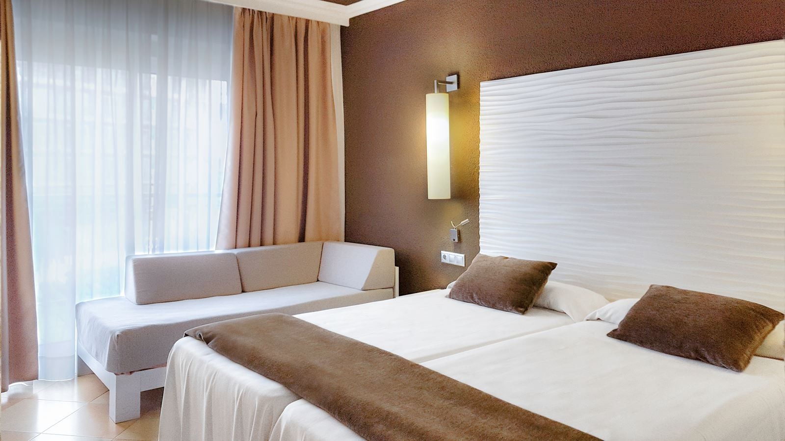 rooms-standard-room-balcony-or-terrace