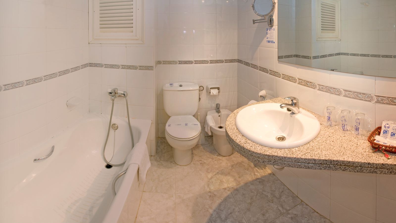 rooms-double-room-with-pool-view