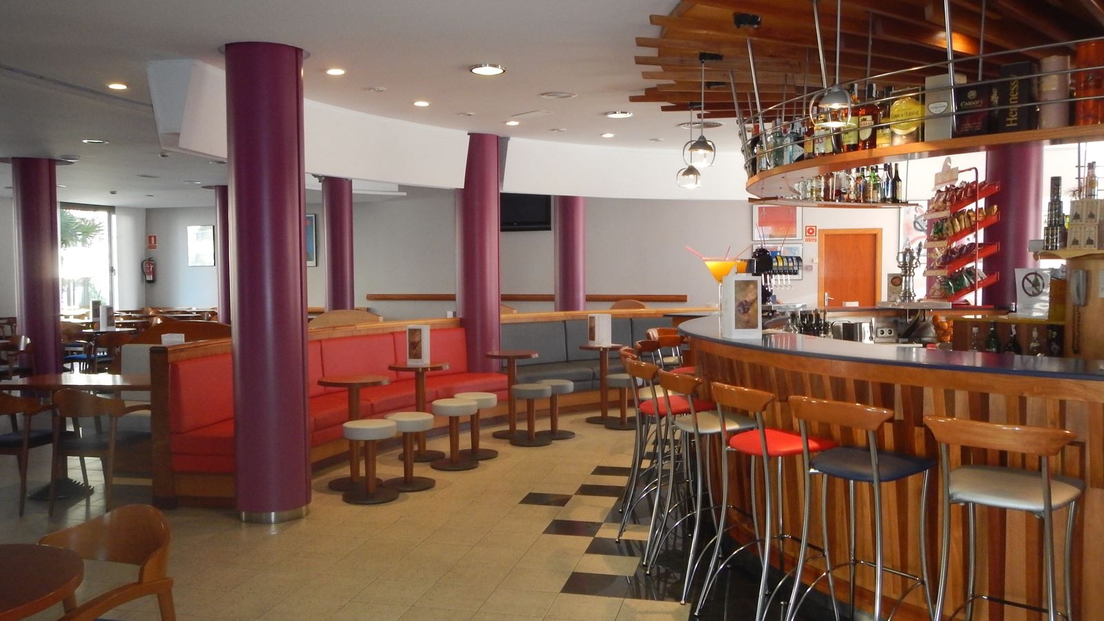 restaurants-restaurant