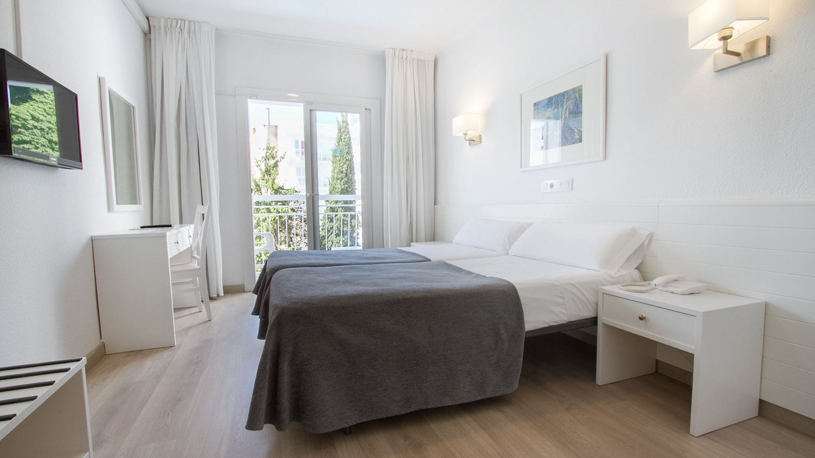 rooms-standard-room-with-balcony-or-terrace