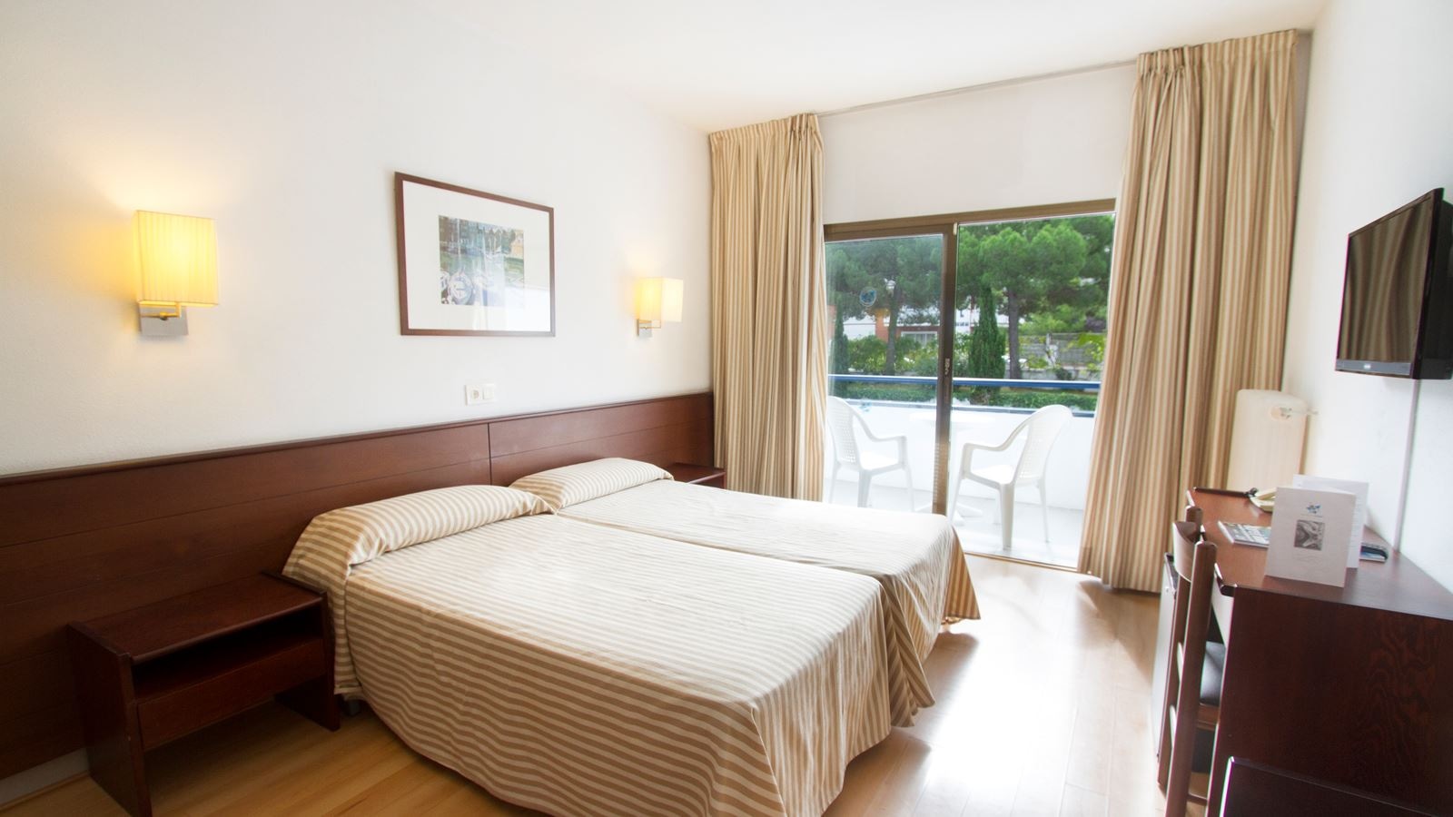 rooms-promo-room-with-balcony