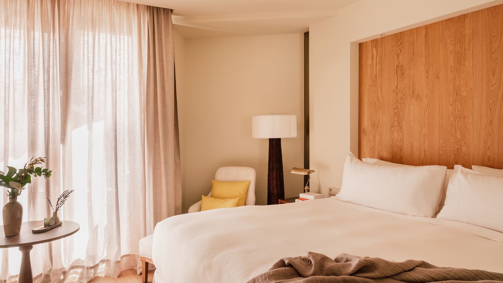 rooms-c2t--deluxe-room