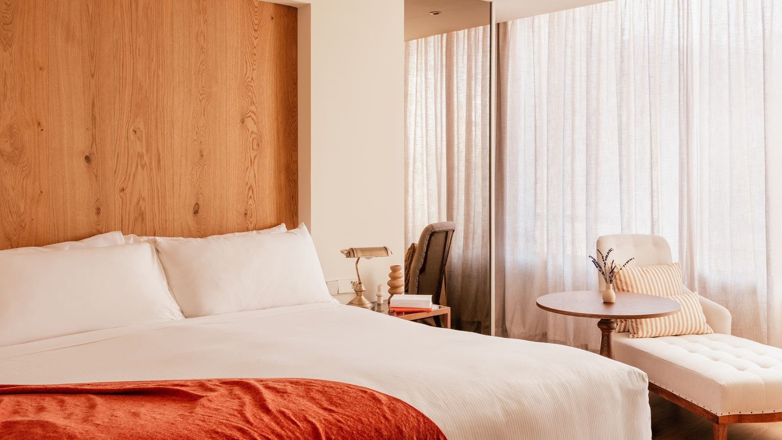 rooms-c2t--deluxe-room