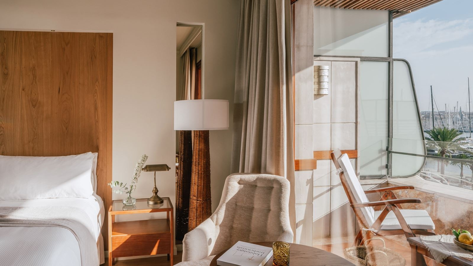 rooms-b2w--double-supreme-sea--cathedral-view