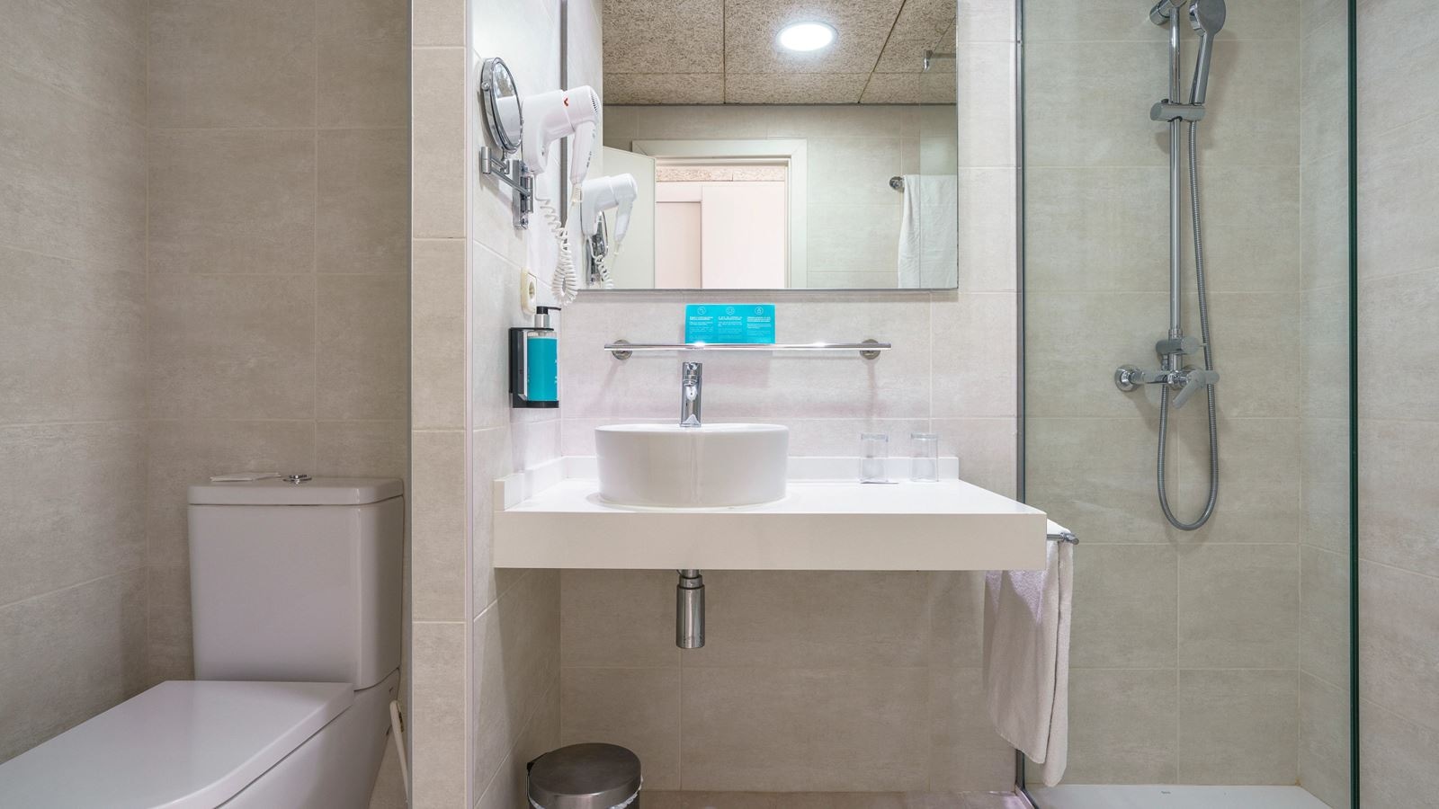 rooms-family-sea-view-2-dbl-rooms-interconnected-balcony-or-terrace