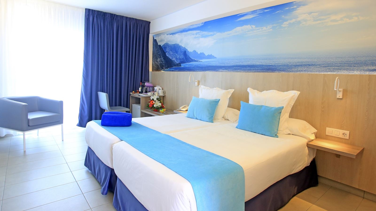 rooms-deluxe-twin--sea-view-balcony-or-terrace