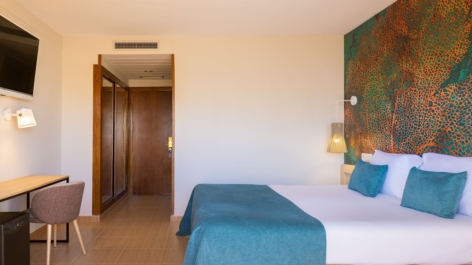 rooms-double-standard-room-poolview-balcony-or-terrace