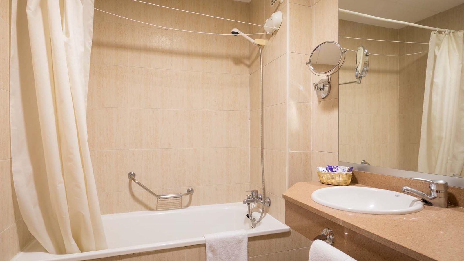 rooms-quad-room