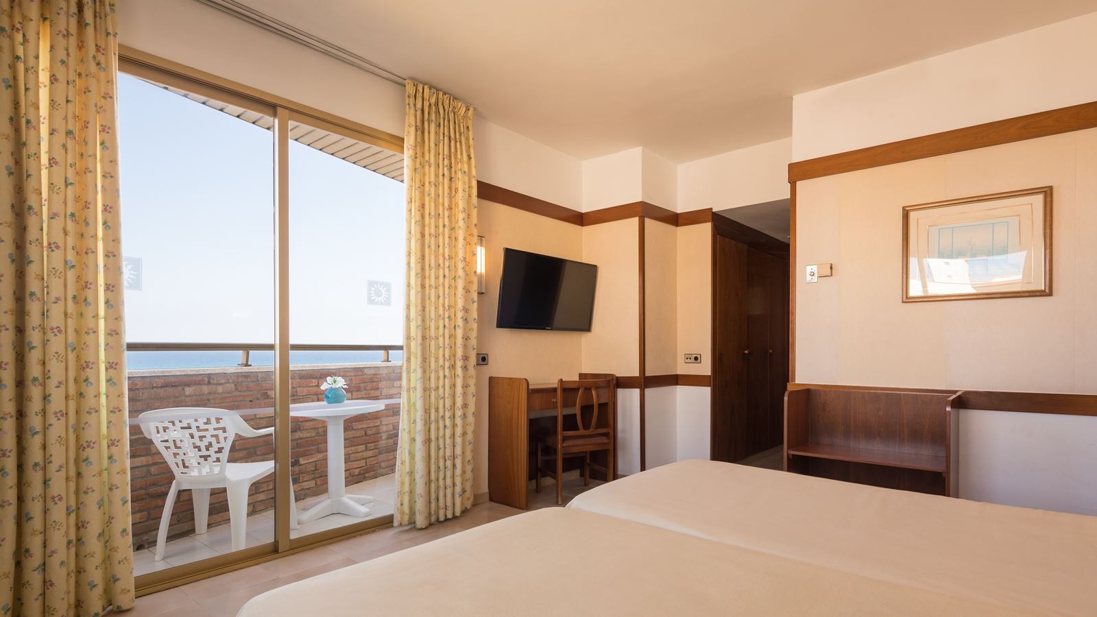 rooms-quadruple-room-sea-view