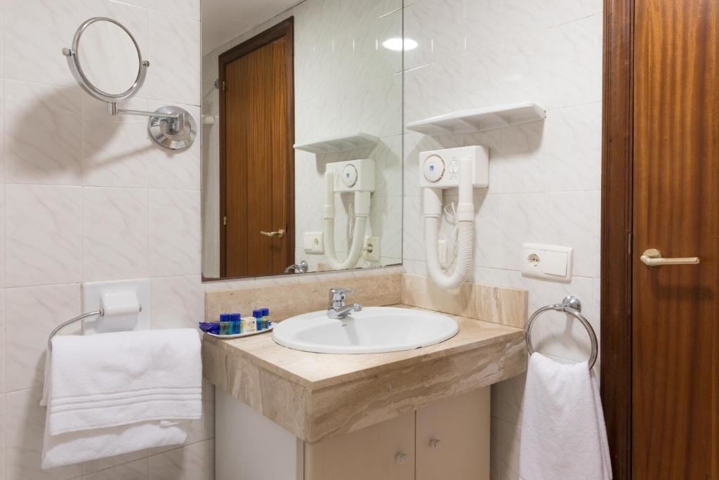 rooms-quadruple-room