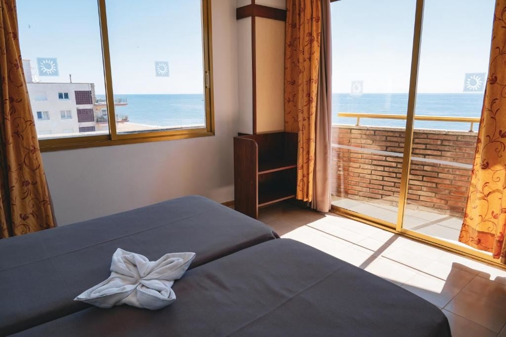 rooms-triple-room-sea-view