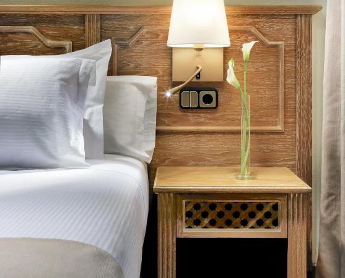 rooms-double-standard-room-poolview