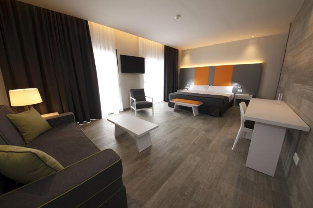 rooms-juniorsuite--balcony-or-terrace