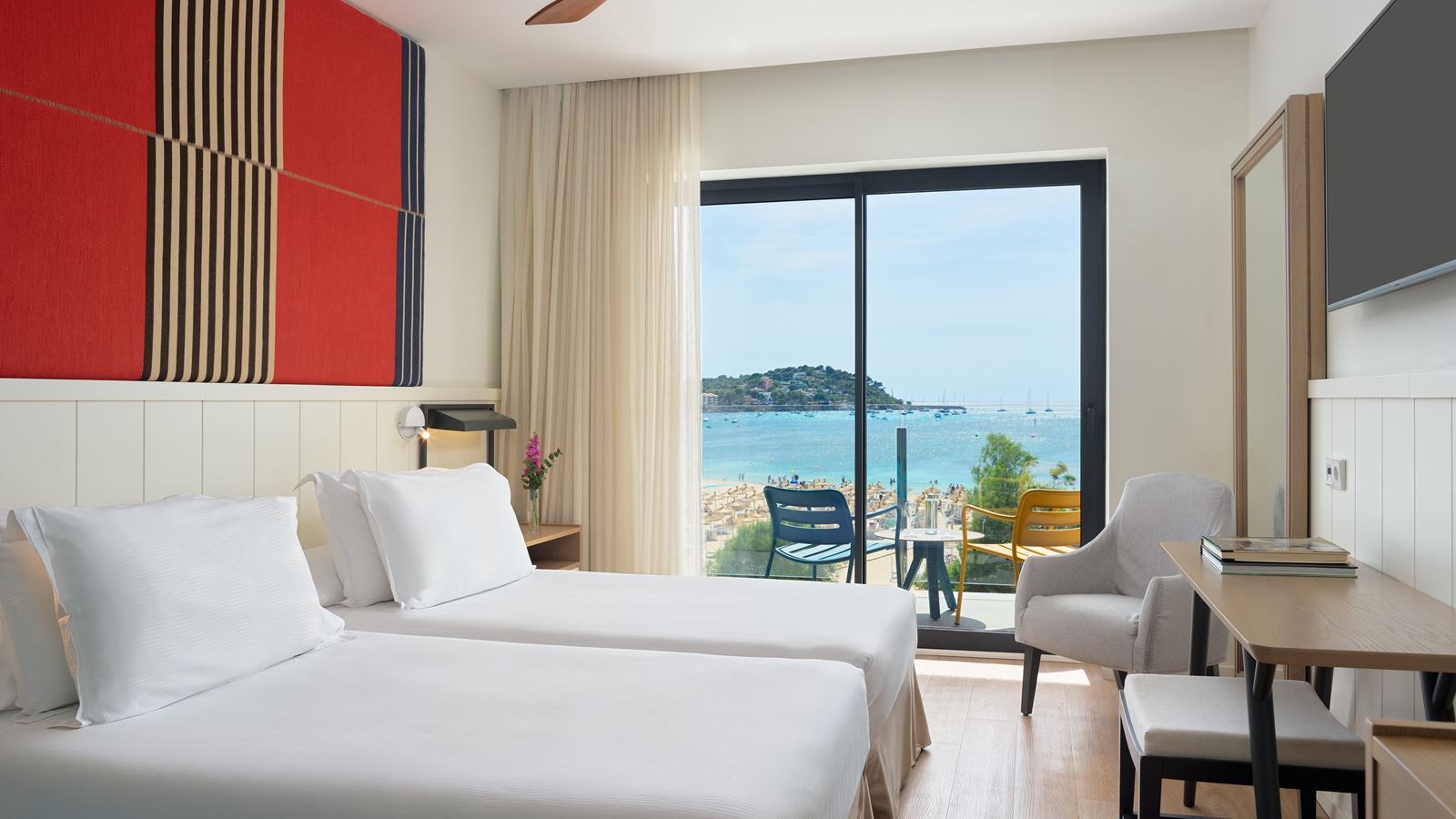 rooms-superior-seaview-balcony-double