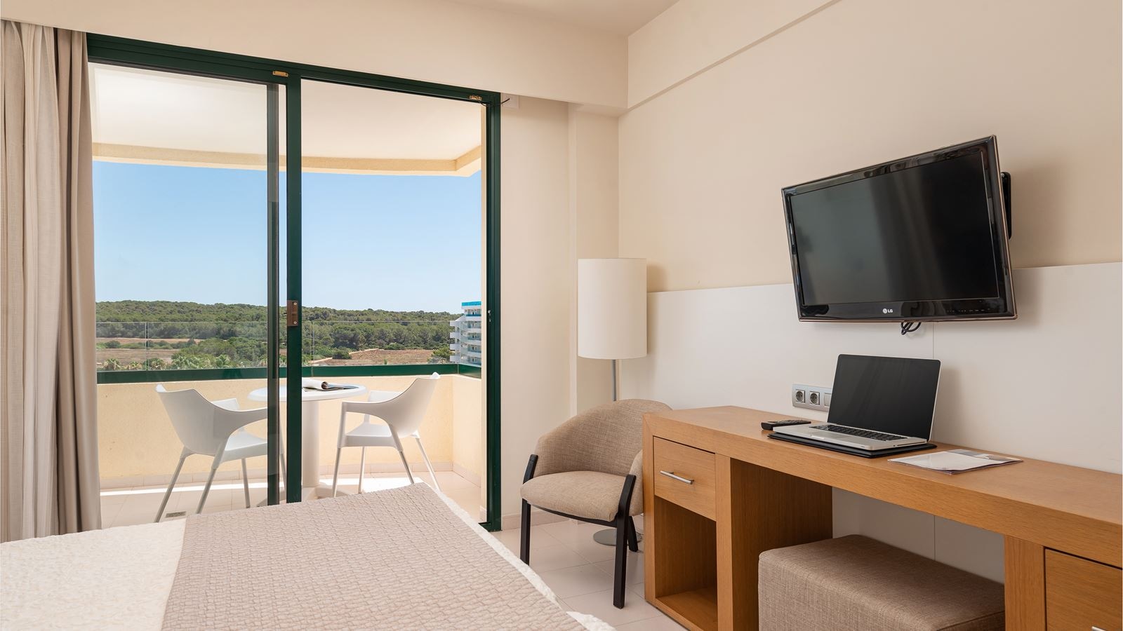 rooms-double-lateral-sea-view-with-balcony