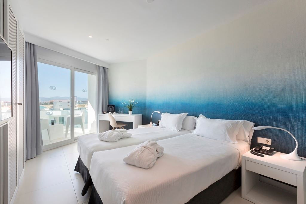 rooms-double-premium-lateral-sea-view-balcony