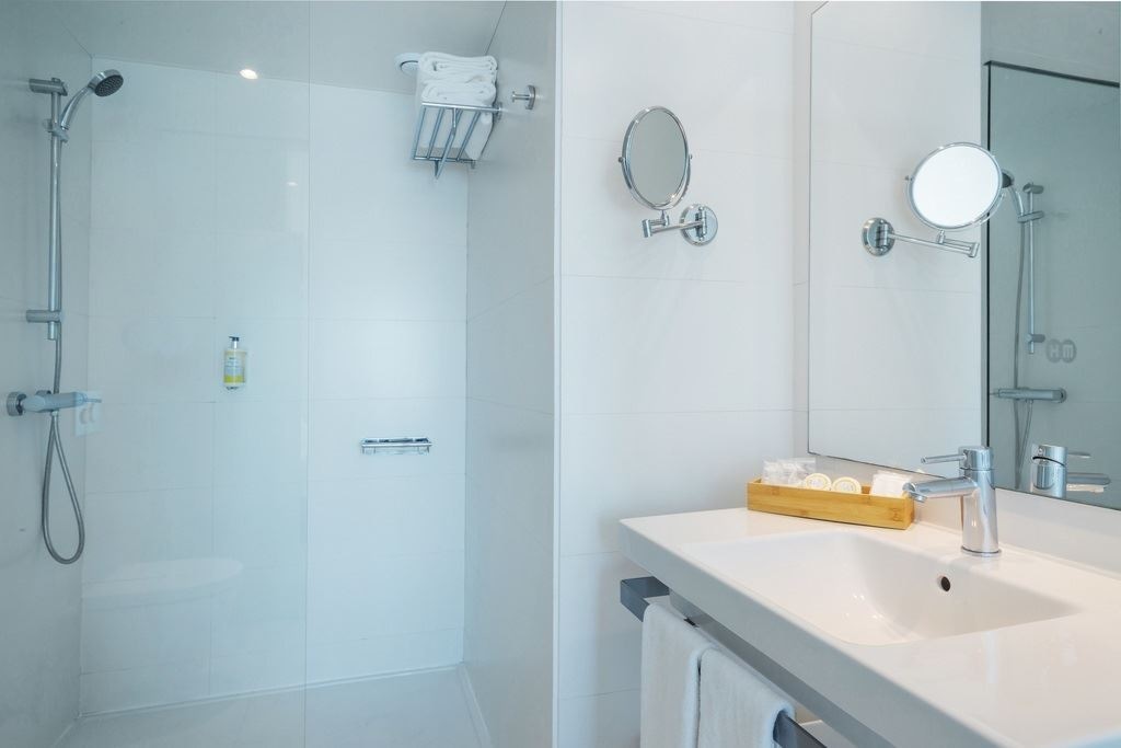 rooms-double-premium-lateral-sea-view-balcony